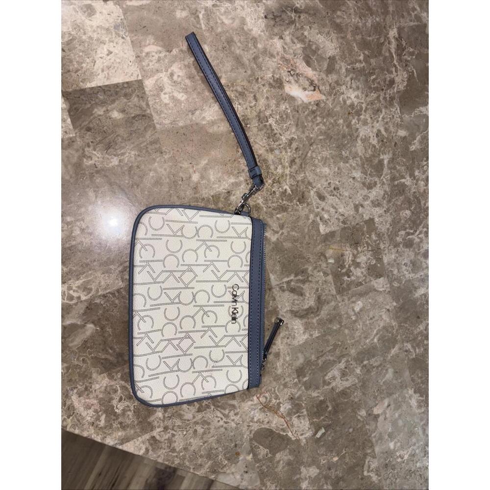 Calvin Klein Small clutch with a repeating logo pattern Off White And Blue NWOT